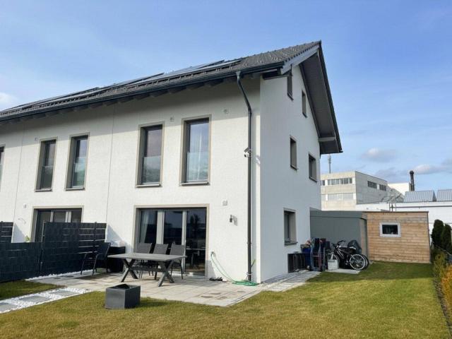 5 Zimmer Reihenhaus in guter Lage zum Mieten