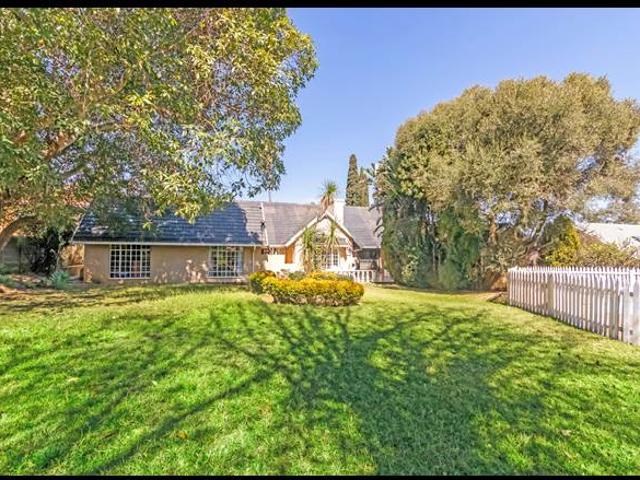 5.0 bed property to rent in wendywood