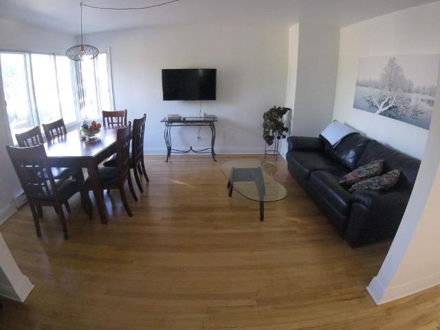 5 1/2 a louer haut de duplex