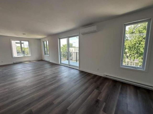 5 1/2 style condo à louer