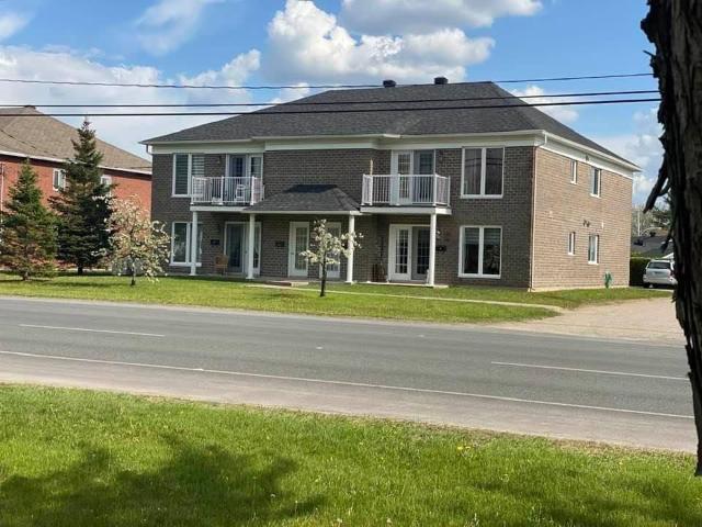 5 1/2 Style condos