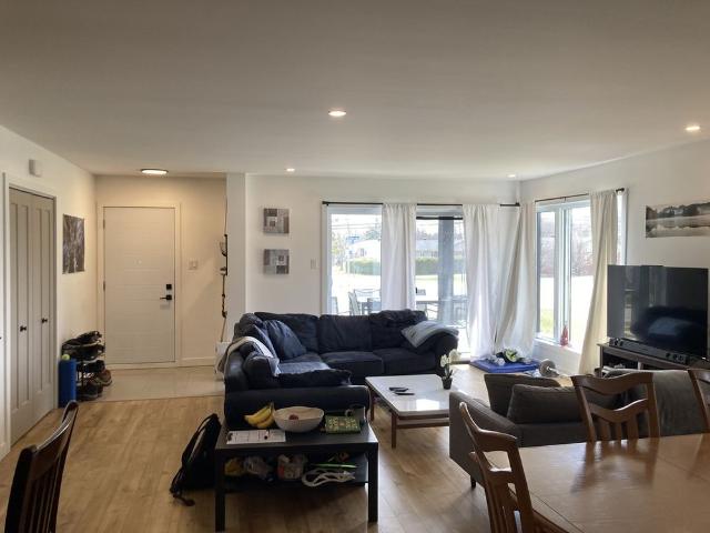 5 1/2 Spacieux, Disponible 1er Juillet