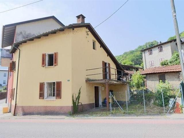 5 1/2 Zimmer Dorfhaus zum Renovieren oder neu aufbauen / 5 1/2 Zimmer Dorfhaus zum Renovieren oder neu aufbauen