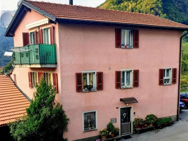 5 1/2 Zimmer Dorfhaus mit Gemüsegarten / 5 1/2 Zimmer Haus im Dorfkern mit Gemüsegarten