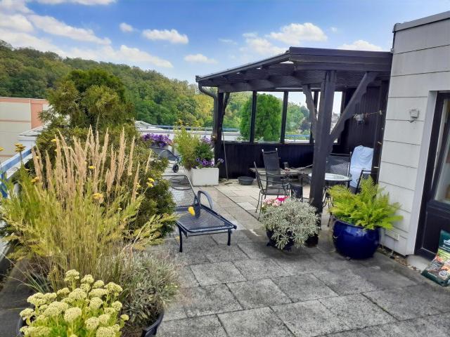 5 1/2 Zimmer Penthouse Dachterrassen Wohnung mit bestechender Aussicht, eine Rarität