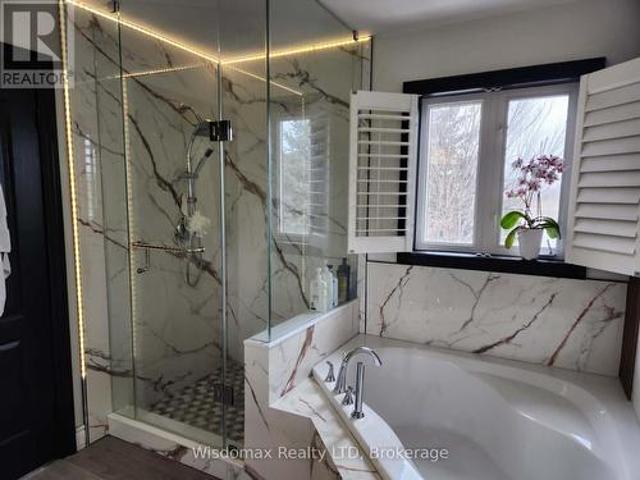 5 31 Sunvale Place N, Hamilton Stoney Creek, ON, L8E 4Z6 townhouse for sale | Listing ID X11966 | Royal LePage