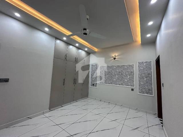 5.50 Marla Luxury House Available For Sale in Khayaban E Green Prime Location Satiana Road Faisalabad