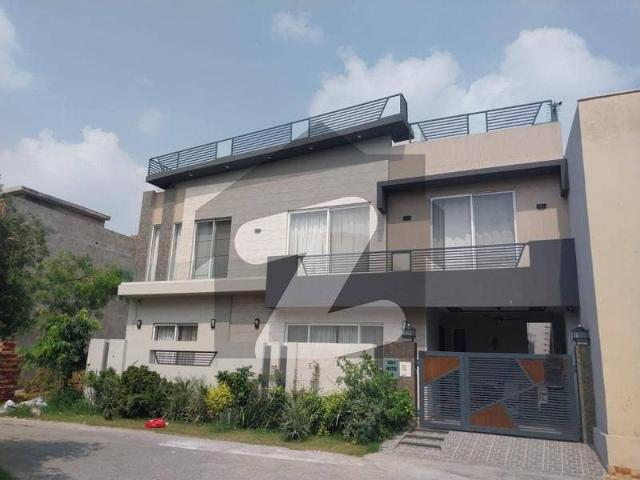 5.5 Marla Well Maintained Bungalow in DHA Phase 5 | Prime Living