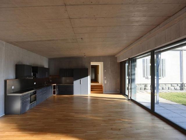5.5 room villa apartment with large private garden in Mels