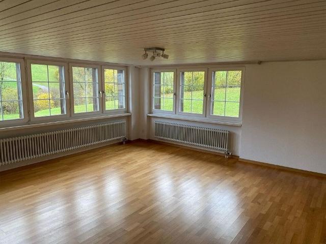5.5 room apartment with elevator, Brunnadern