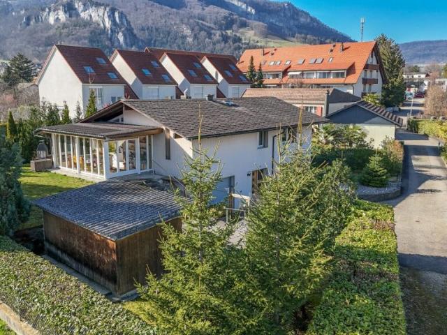 5.5 Zi EFH mit Wintergarten und Zusatzgebäude auf 1'091 m2 grossem Grundstück