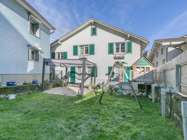 5.5 Zi Einfamilienhaus mit Umschwung