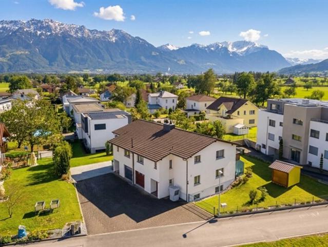 5.5 ZIMMER DOPPELEINFAMILIENHAUS MIT BERGBLICK