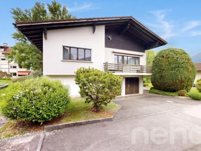 5.5 Zimmer EFH mit Garten, Doppelgarage und viel Potenzial