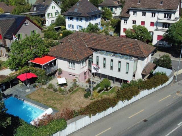 5.5 Zimmer Einfamilienhaus mit Garten & Pool in Aarau
