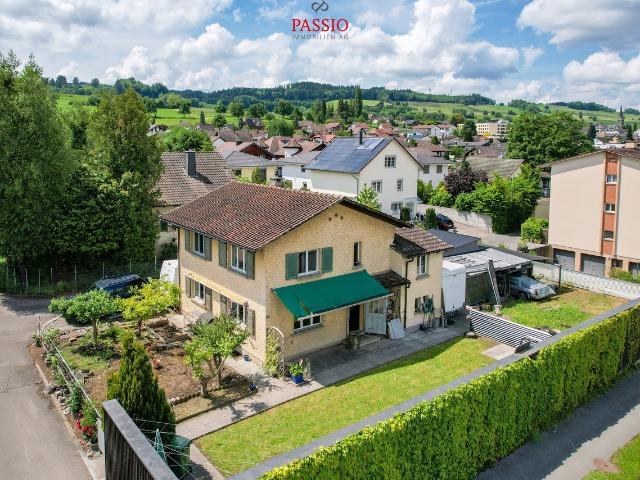 5.5 Zimmer Einfamilienhaus mit grossem Grundstück und Ausbaupotenzial