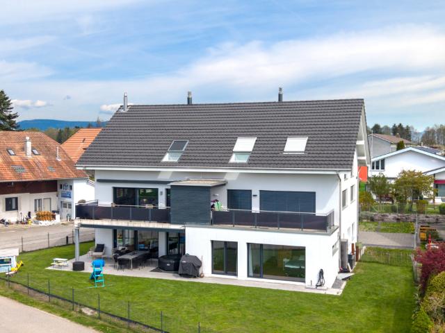 5.5 Zimmer Erdgeschoss Wohnung mit 300 m2 privatem Gartenanteil