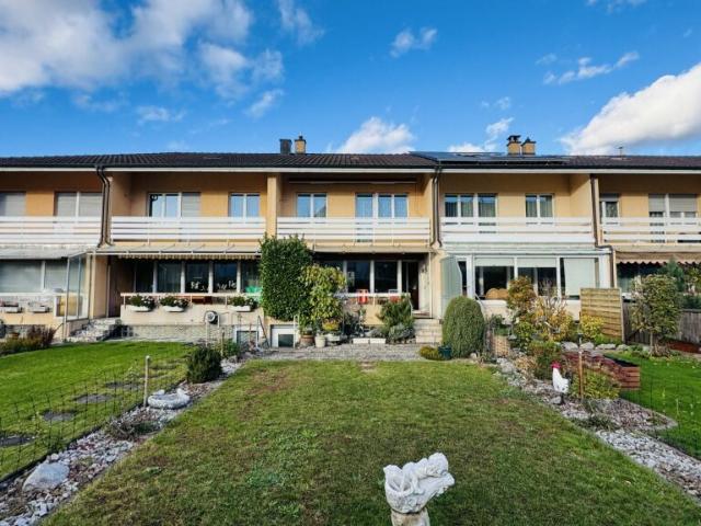 5.5 Zimmer Reihenhaus mit Garten und Garage sanierungsbedürftig
