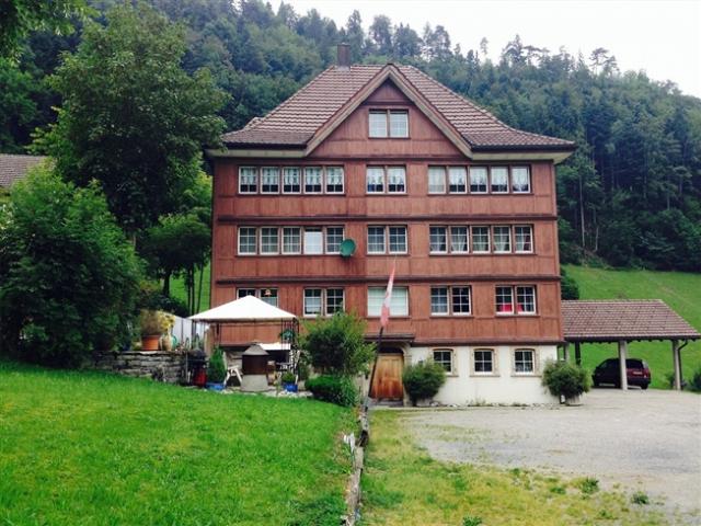 5.5 Zimmer Wohnung mit Lift, Brunnadern