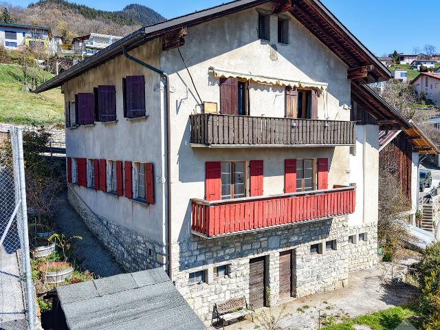 5.5 Zimmer Wohnung + Scheune/Garage, herrliche Aussicht, ruhig, sonnig