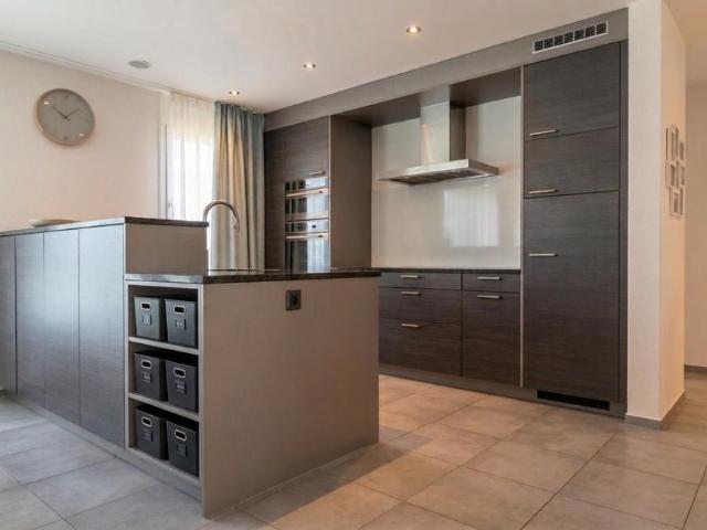 5.5 Zimmer, 140 m², 1. Stock