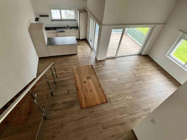 5.5 Zimmer, 170 m², 1. Stock
