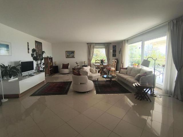 5.5 Zimmer, 200 m², 1. Stock