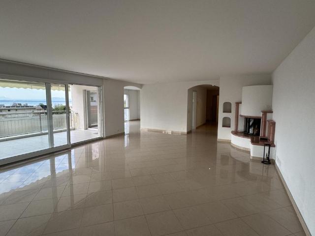 5.5 Zimmer, 200 m², 1. Stock
