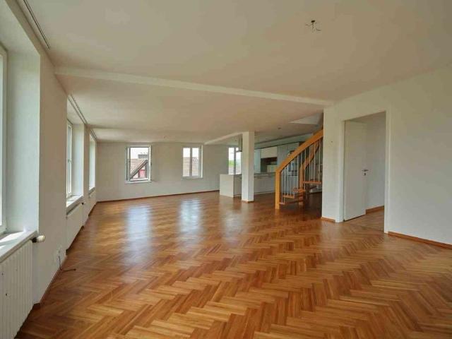 5.5 Zimmer, 210 m², 2. Stock