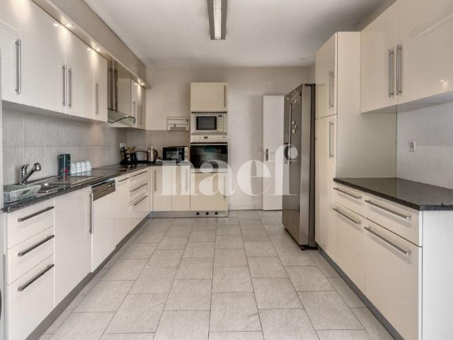 5.5 Zimmer, 220 m², 1. Stock
