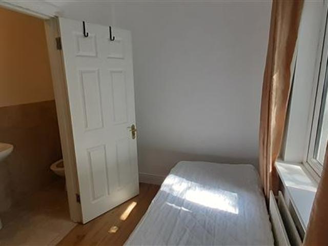 5,975 / month | Hampton Crescent, St Helens Wood, Booterstown, County Dublin Maypole Properties 299232 MyHome. Ie Lettings