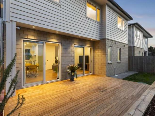 5C Quiet Street, Te Atatu South, Waitakere City