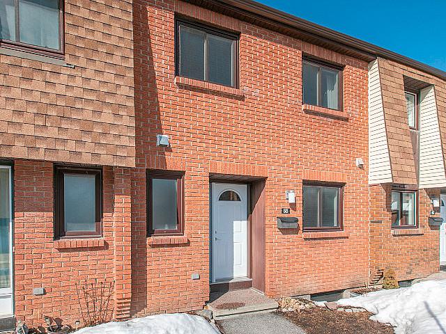 5b Woodvale Green | Stunning 3 bedroom Townhome In Craig Henry