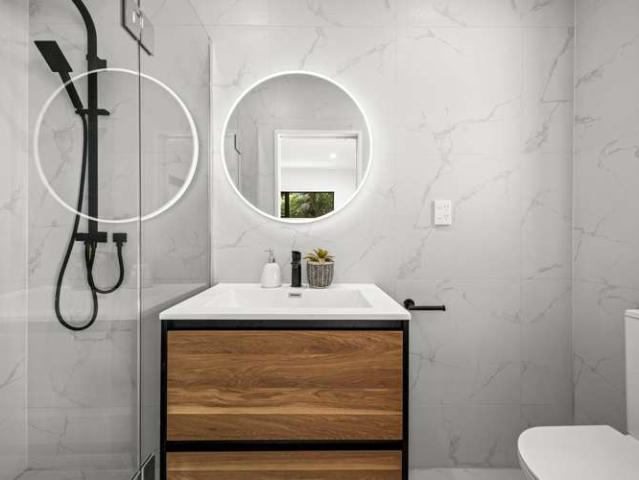 5B Saddleback Rise, Murrays Bay, North Shore City