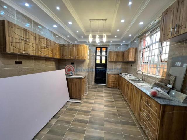 5bedroom Maisonette All Ensuite With Dsq On 40by80 In Membley Ruiru