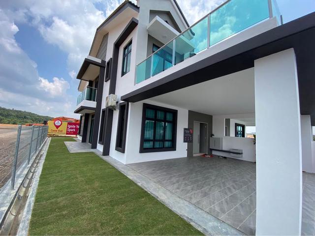 5km to Ayer Keroh Tol Gated Guarded Double Storey Semi d nr MITC Melak