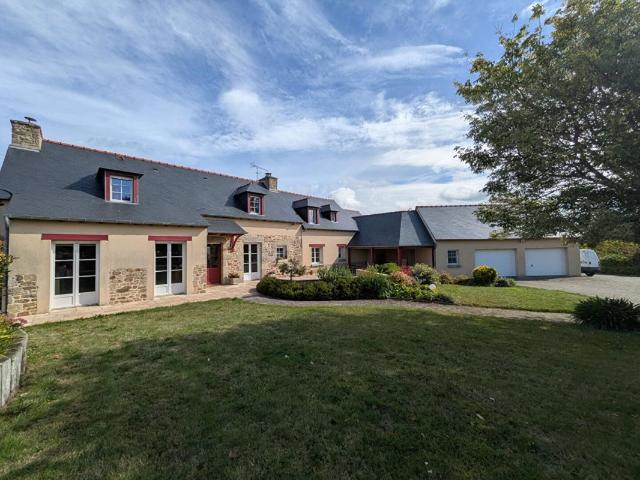 5MN DE LAMBALLE. 4 chambres garage
