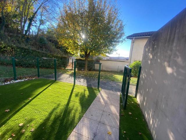 5mn VILLEFRANCHE Type 3 de 63m² hab. en duplex avec jardin et garage