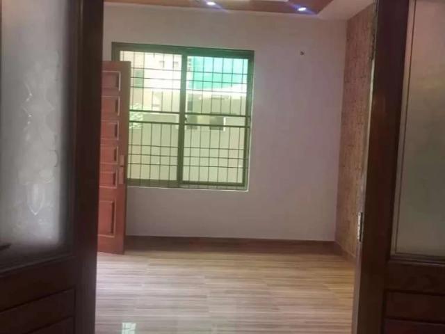 5Marla 1bed1 bath tv dd kitchen separate entrances lower for bachelor Lahore Johar Town ID 36800