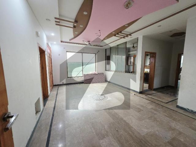 10 Marla Upper Portion Available For Rent Regi Model Town