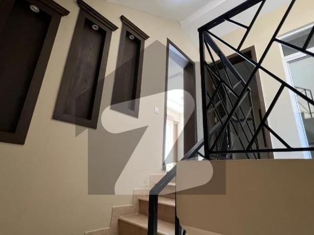 5Marla ideal location Solid constructed house with 4bedroom up for sale Bahria Enclave Sector N