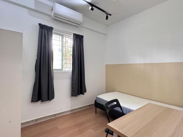 5MINS WALK TAYLOR, FREE WIFI+UTILITIES, Single Middle Room at PJS 7, Bandar Sunway