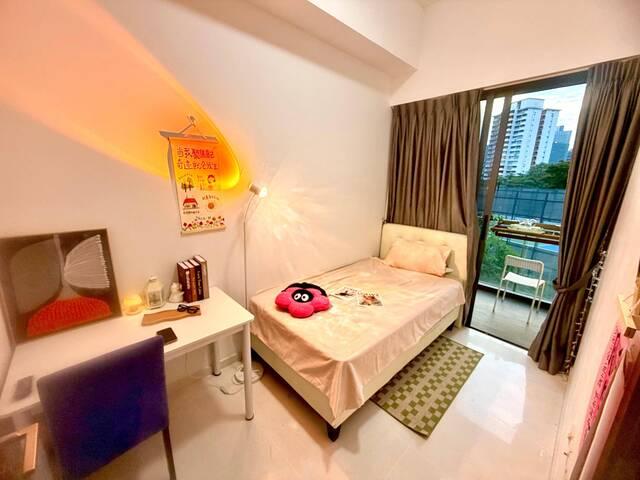 5mins walk to Farrer Park mrt,Cozy Female Balcony room