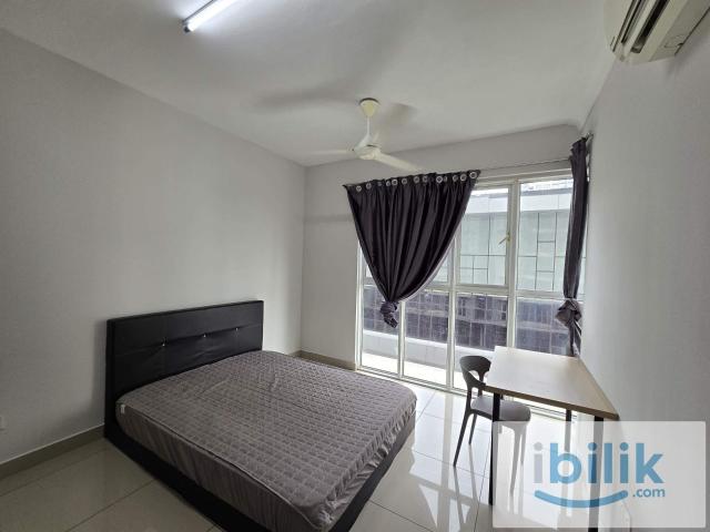 5MINS WALK TO LRT, FEMALE UNIT MASTER BEDROOM. AVAILABLE NOW