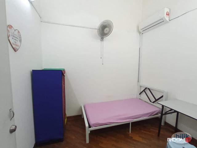 5mins drive to LRT Station Bandar Puteri Single Room at Bandar Puteri Puchong, Puchong