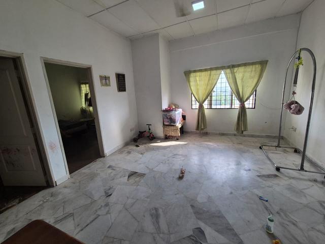 2nd floor corner lot table top Las Palmas Apartment Blok Rapis
