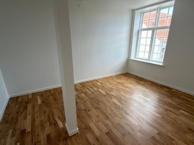 63 nyrenoverede lejeboliger i markant ejendom