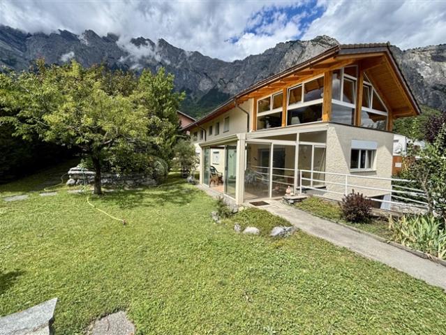 6005M. Chamoson. Grosses Charaktervolles Haus im Herzen von Chamoson
