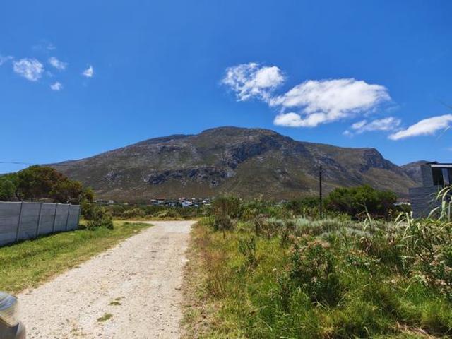 600 m² Land available in Bettys Bay