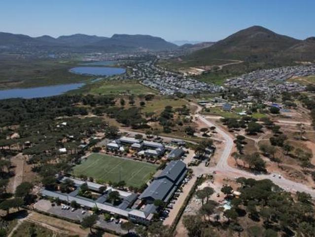 600 m² Land available in Kommetjie